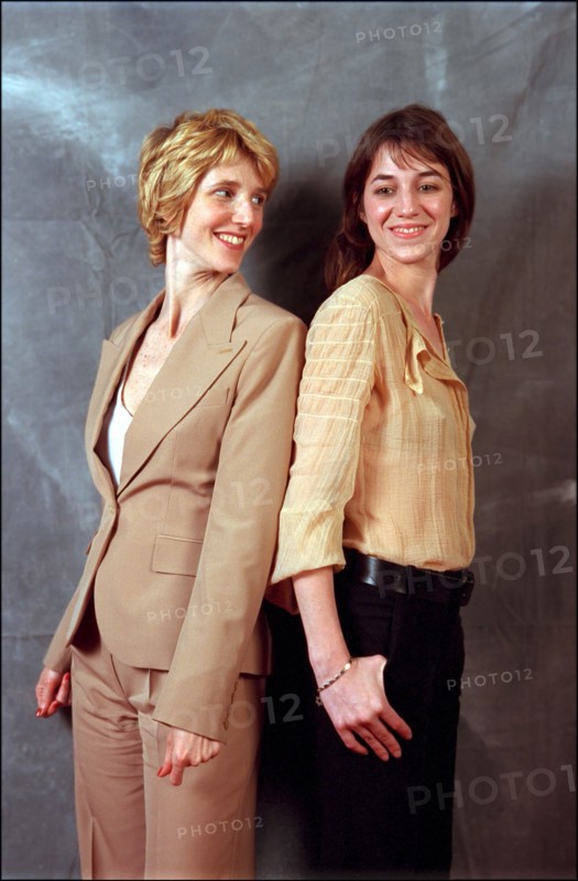 05/09/2001. EXCLUSIVE Cannes film festival: Studio shot of Sandrine Kiberlain and Charlotte Gainsbourg.