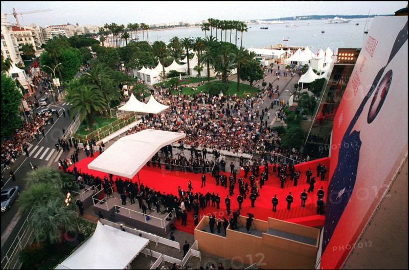 10/05/2001. CANNES 2001: MARCHES DE FRANCIS HUSTER