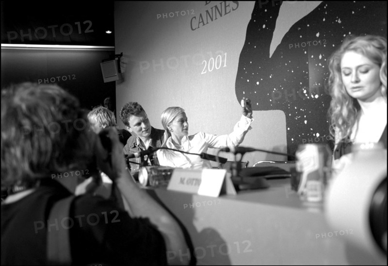 05/18/2001 54th Cannes film festival: photocall & press conference of "Human Nature"