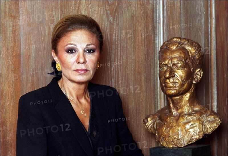 09/00/2001. Exclusive: Close-up Farah Pahlavi empress of Iran at home.