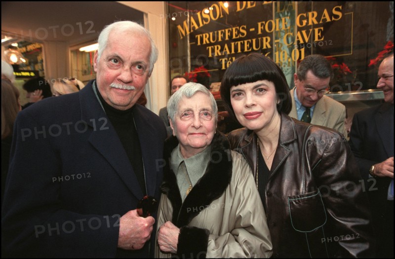 12/02/2001. Stars galore at the 'Nouvelle etoile' association fundraiser in the Madeleine neighborhood, Paris