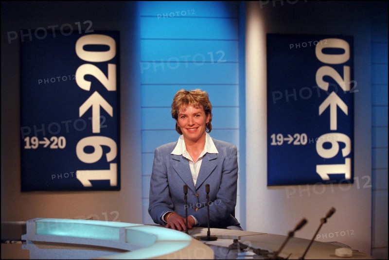 01/00/2002. EXCLUSIVE: Close-up Elise Lucet.