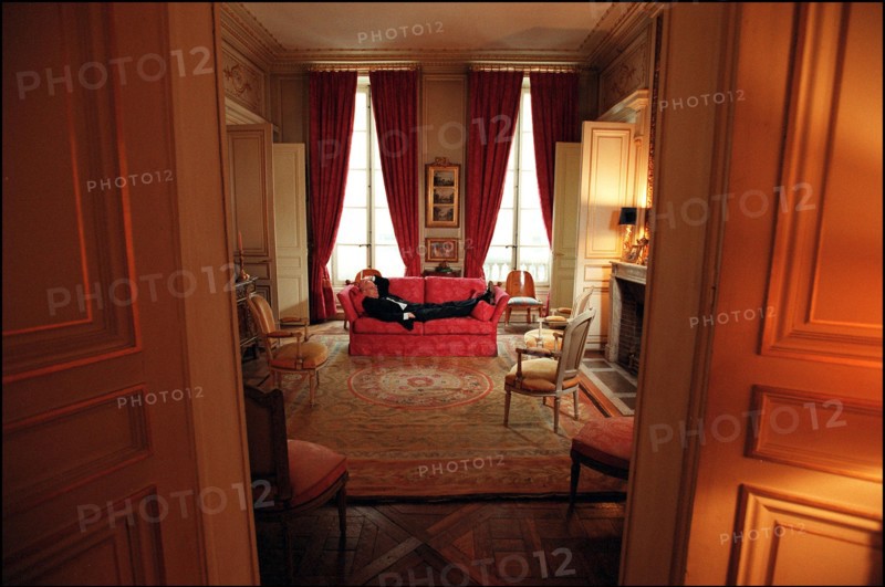 02/06/2002. EXCLUSIVE: Close-up of the lawyer Francois Gibault at home.