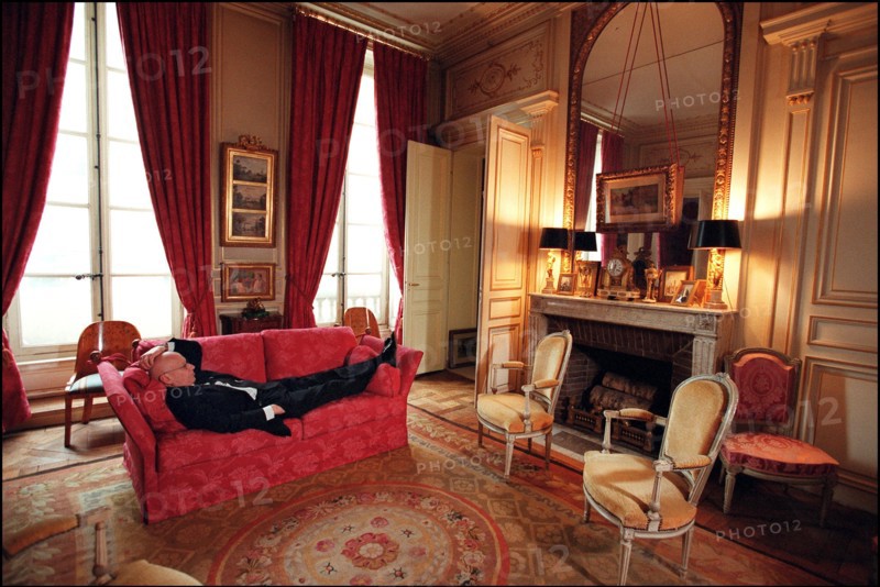02/06/2002.  Close-up of the lawyer Francois Gibault at home.