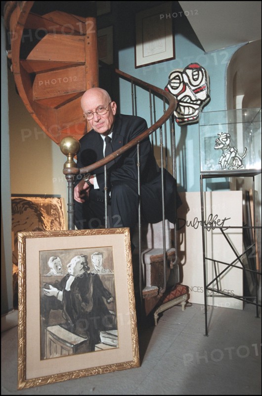 02/06/2002.  Close-up of the lawyer Francois Gibault at home.