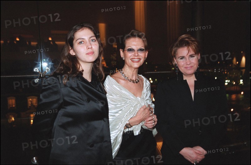 02/11/2002. Meeting of unesco goodwill ambassadors in Paris