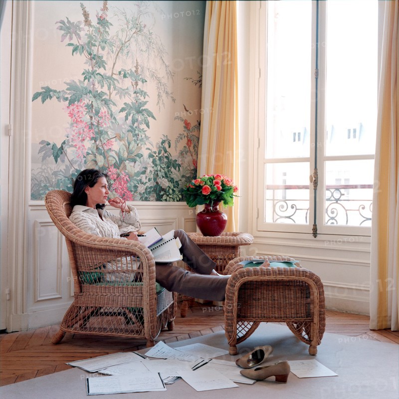 00/00/0000. Kiki Feraud at home.