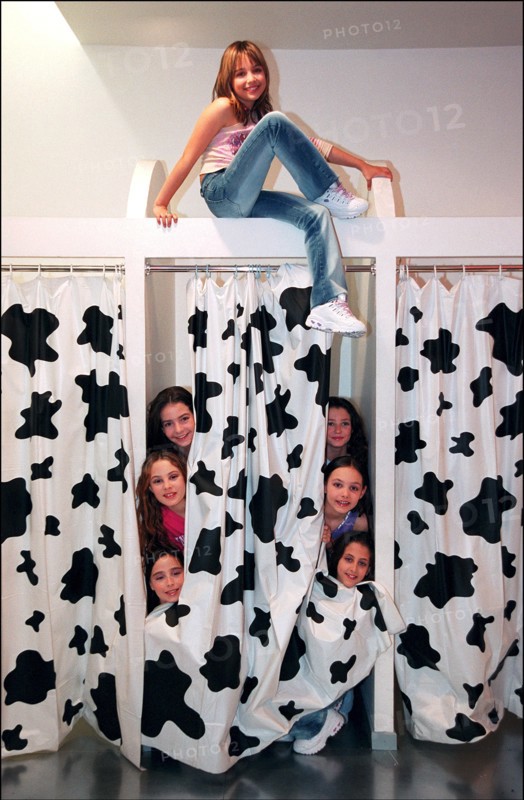 02/00/2002.  Priscilla, a young singer on her way to fame