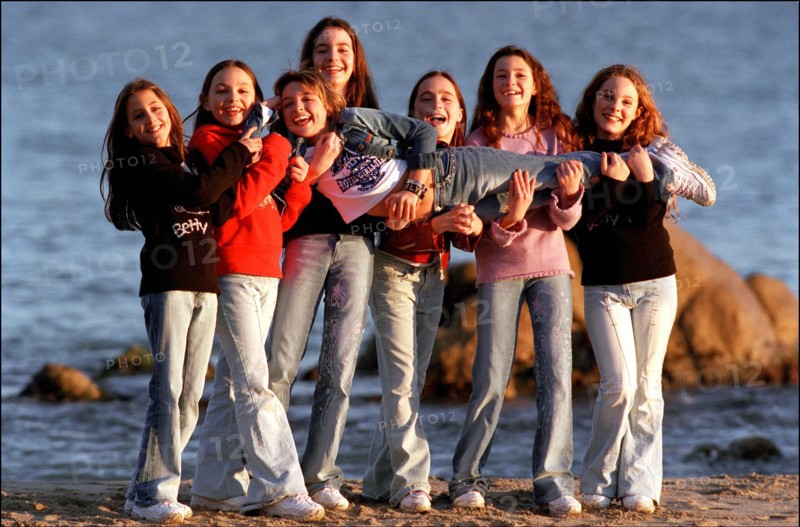 02/00/2002.  Priscilla, a young singer on her way to fame