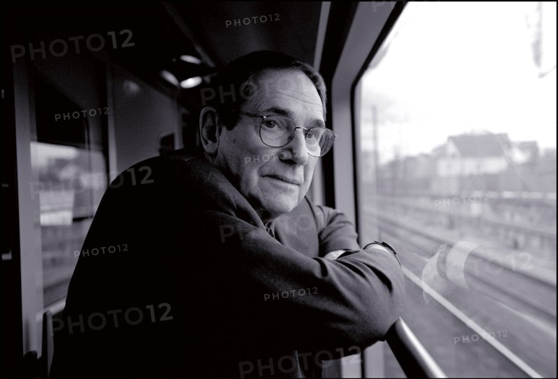 02/27/2002. Actor-director Robert Hossein stars in Jean-Paul Sartre's "Huis Clos" with Natacha Amal and Melanie Page.
