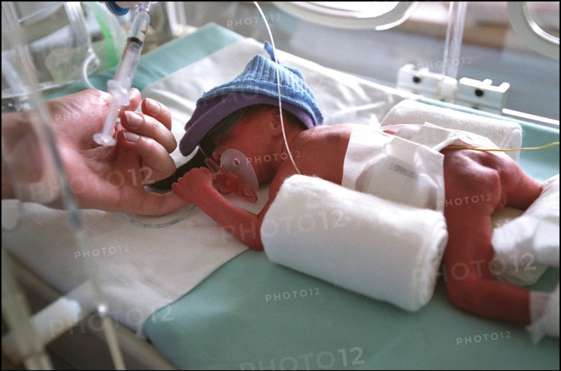03/02/2002. Premature babies at the intensive care unit of the Cochin hospital.