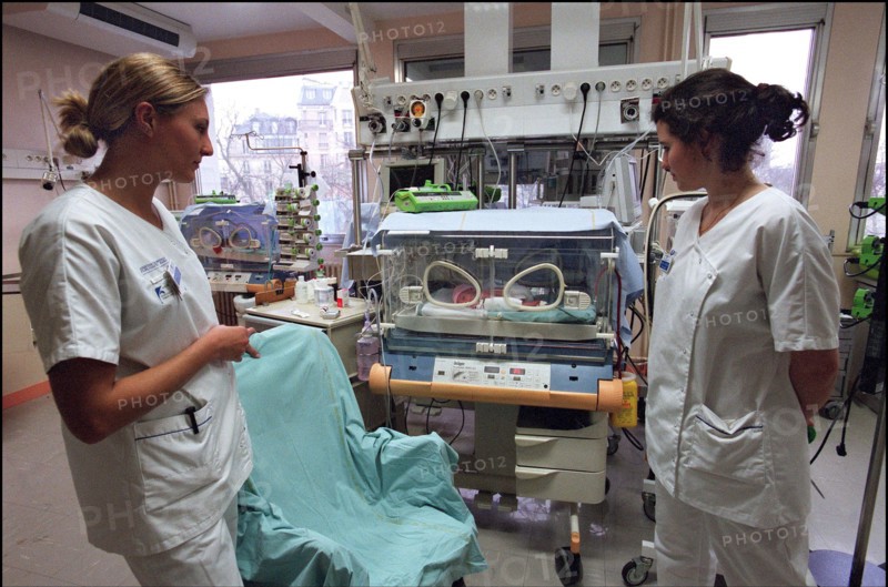 03/02/2002. Premature babies at the intensive care unit of the Cochin hospital.