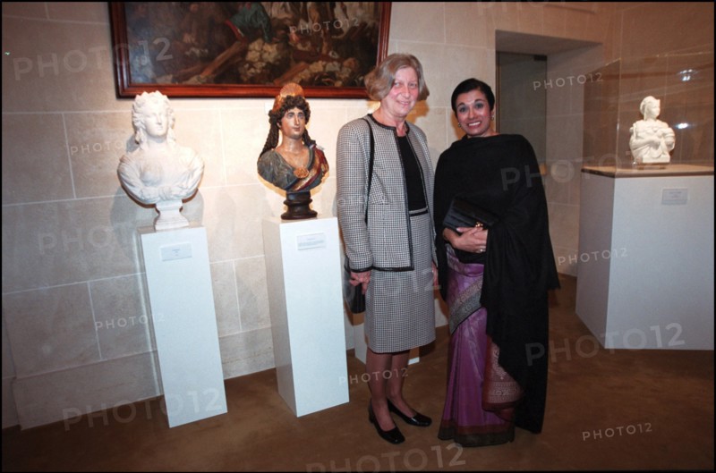 03/00/2002. : Prince Hassan of Jordan visits French senate.
