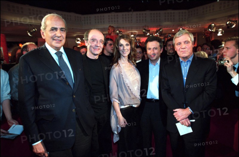 03/00/2002.  Star singer Celine Dion on Michel Drucker TV program "Vivement Dimanche"