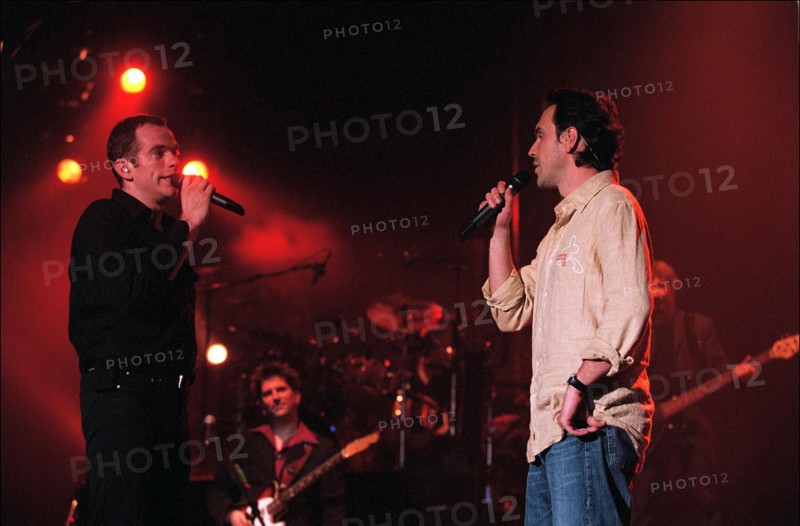 03/20/2002.  Garou and Celine Dion performs at Bercy.