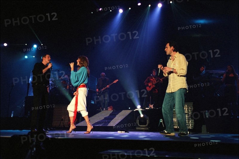 03/20/2002.  Garou and Celine Dion performs at Bercy.