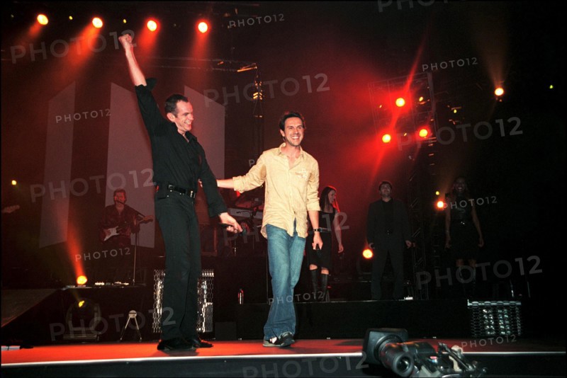 03/20/2002.  Garou and Celine Dion performs at Bercy.