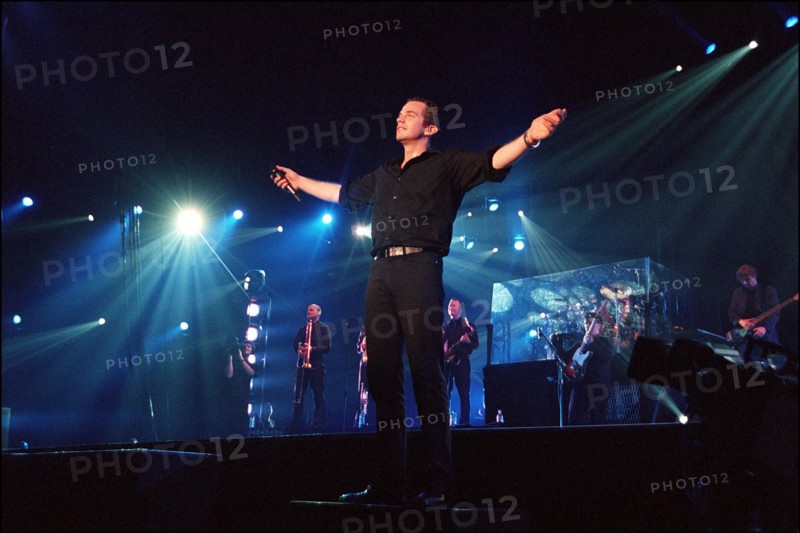 03/20/2002. EXCLUSIVE: Garou and Celine Dion performs at Bercy.
