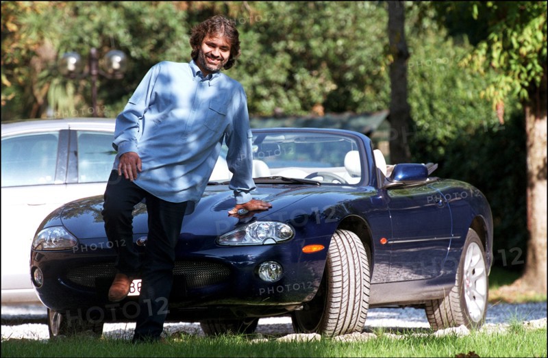 10/08/2001. EXCLUSIVE: Close-up Andrea Bocelli at home.