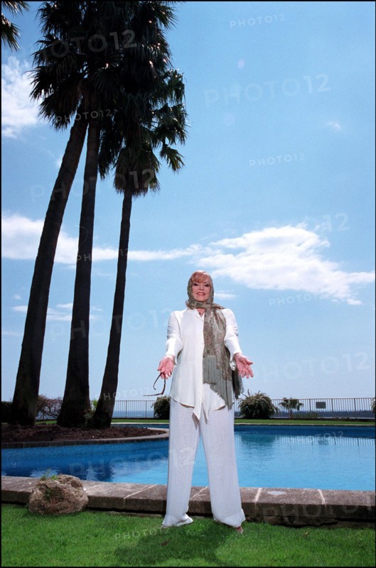 04/00/2002. French actress Michele Mercier of "Angelique" fame publishes new book.