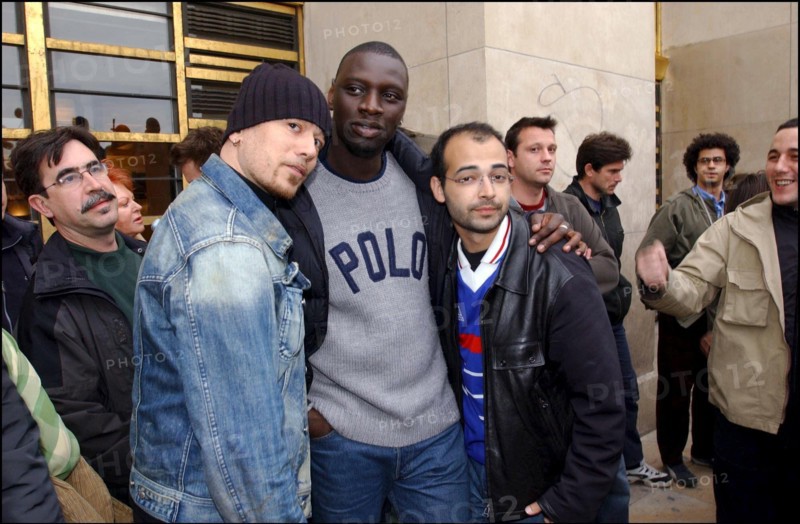 04/30/2002. The "Vive la France" collective : artists of France sing the Marseillaise to protest against J-M Le Pen's National Front.