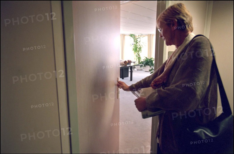 05/03/2002 Marie-George Buffet's last day as sports minister