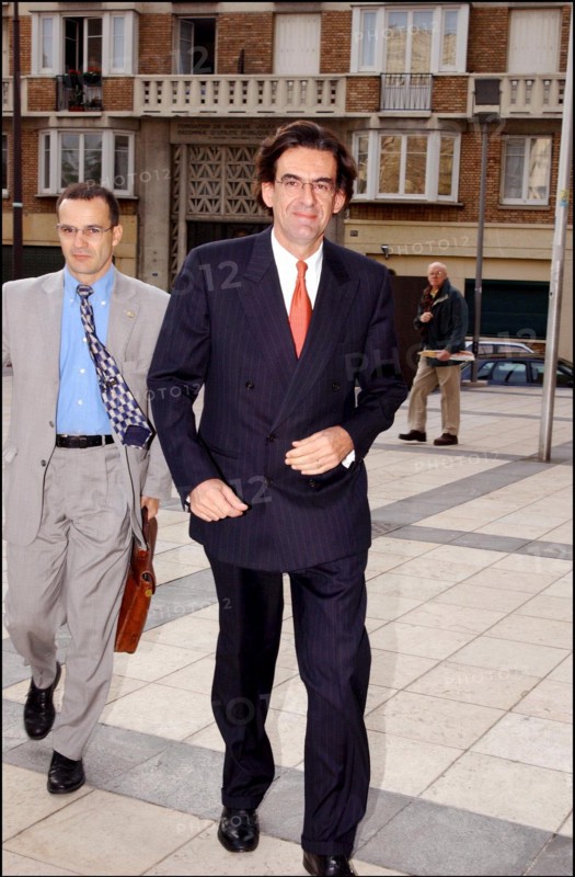 05/08/2002. Marie-George Buffet hands office over to Luc Ferry and Jean-Francois Lamour