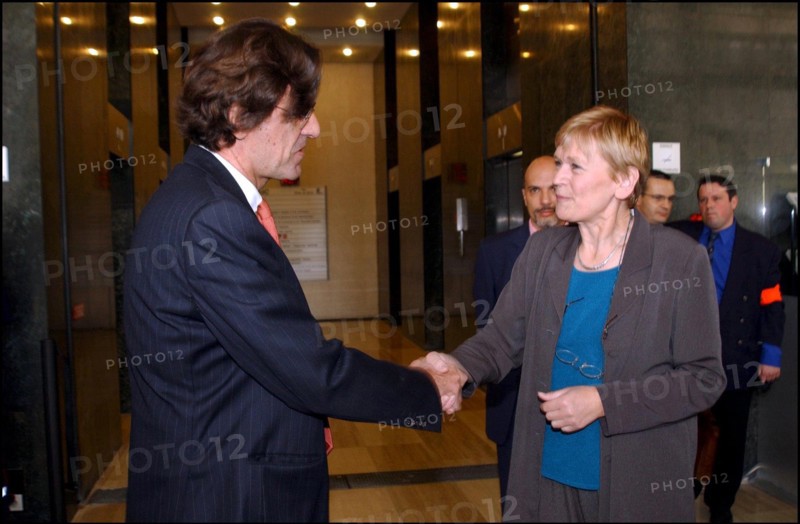 05/08/2002. Marie-George Buffet hands office over to Luc Ferry and Jean-Francois Lamour