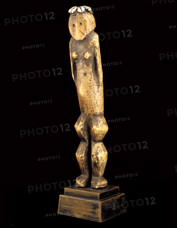05/00/2002. World wide infatuation with primitivce art form spreads : Christie's France organizes a first sale at auction.