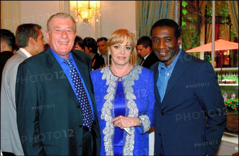 06/27/2002. Michele Mercier presents her book with Henry Jean Servat at the Plaza Athenee.