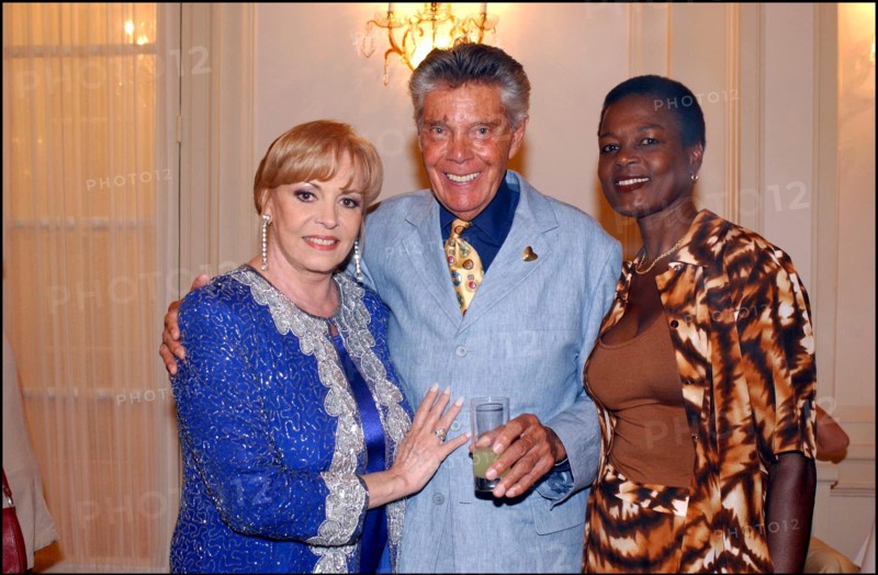 06/27/2002. Michele Mercier presents her book with Henry Jean Servat at the Plaza Athenee.