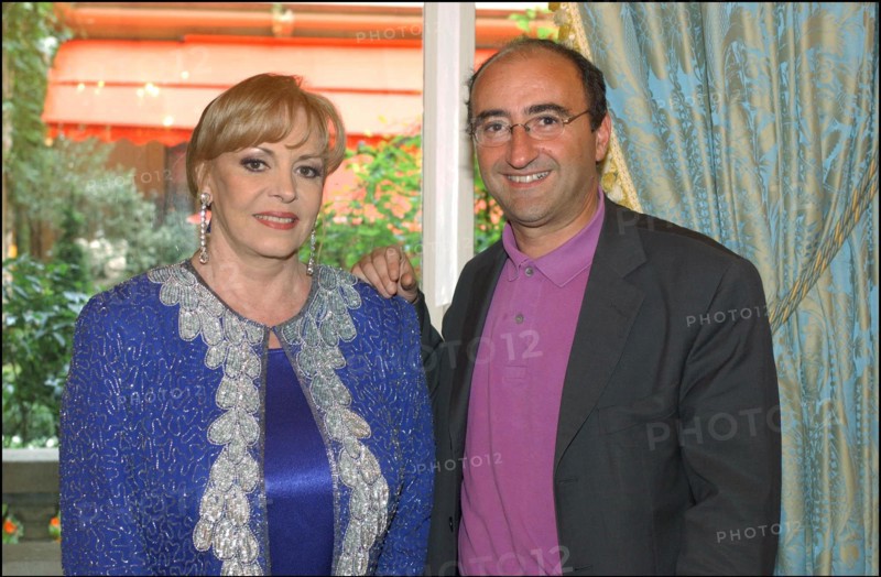 06/27/2002. Michele Mercier presents her book with Henry Jean Servat at the Plaza Athenee.