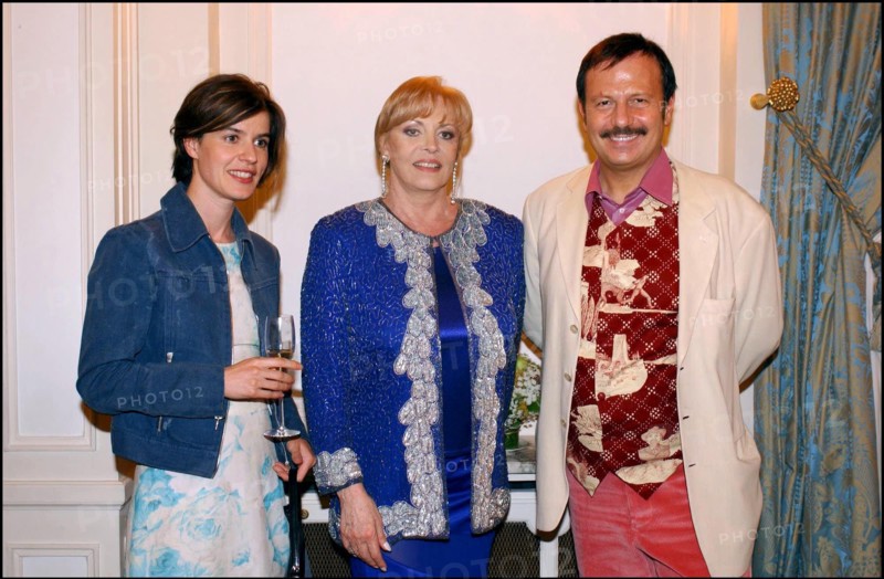 06/27/2002. Michele Mercier presents her book with Henry Jean Servat at the Plaza Athenee.