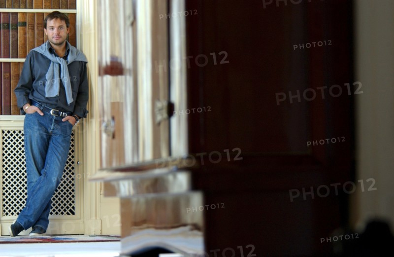 09/30/2002. Romain Sardou at Home, publishes his first novels "Pardonnez nos offenses".