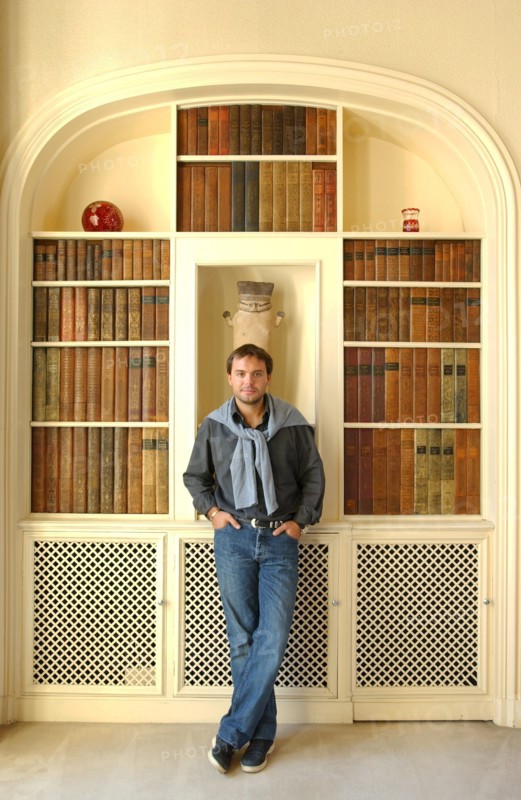 09/30/2002. Romain Sardou at Home, publishes his first novels "Pardonnez nos offenses".