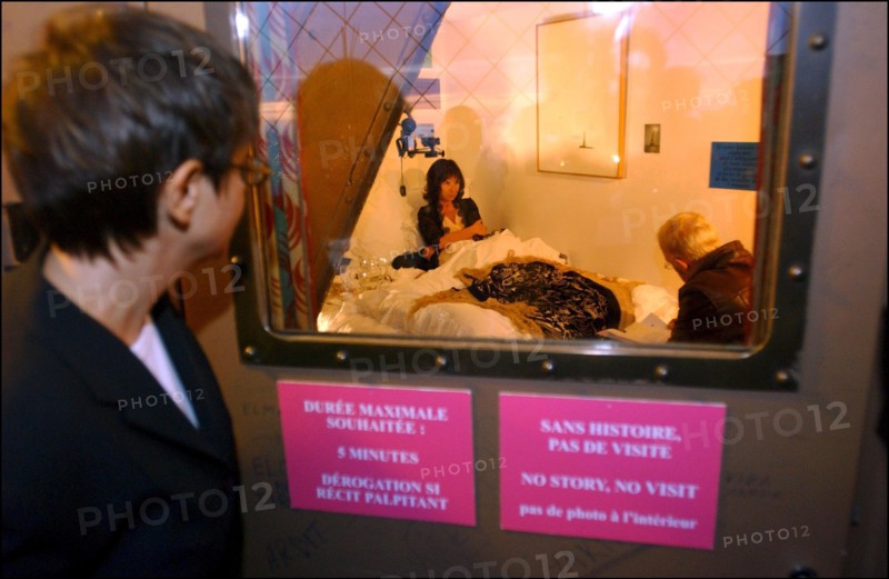10/05/2002. Sophie Calle during the "Nuit Blanche" in Paris at the Eiffel Tower.