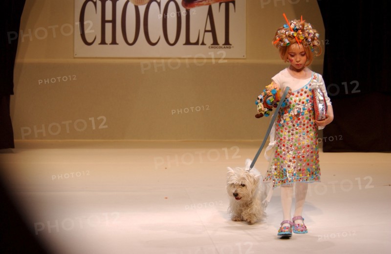 10/30/2002. Chocolate dresses fashion show at "Salon du Chocolat" exhibit in Paris