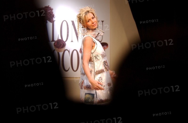 10/30/2002. Chocolate dresses fashion show at "Salon du Chocolat" exhibit in Paris