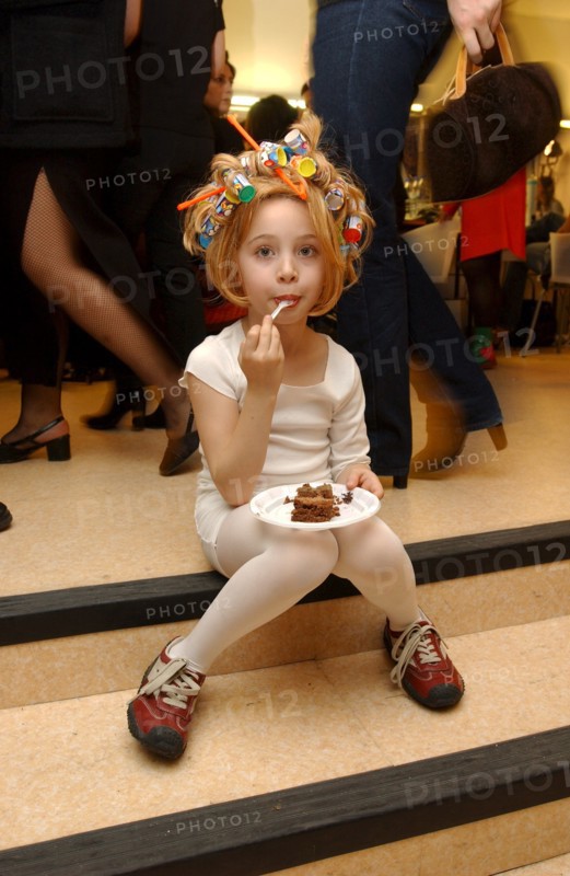 10/30/2002. Chocolate dresses fashion show at "Salon du Chocolat" exhibit in Paris