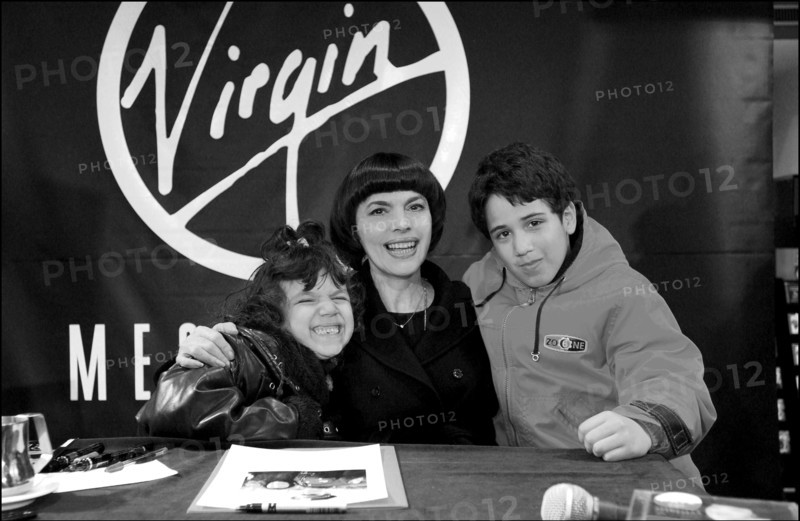 11/00/2002.  French singer Mireille Mathieu returns on the musical scene with a new CD and tour in France and in Europe
