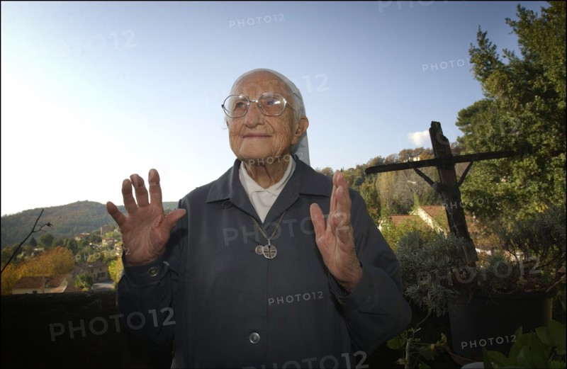 27/11/2002.  Sister Emmanuelle in her retirment home in Var.