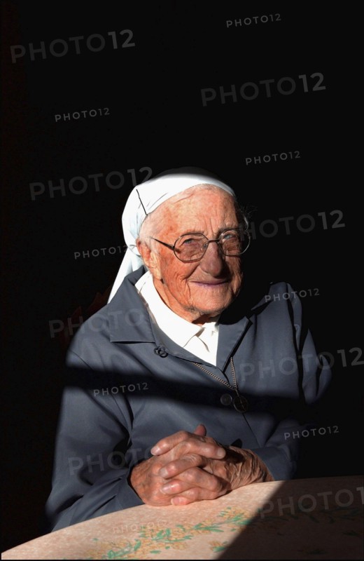 Soeur Emmanuelle, 2002