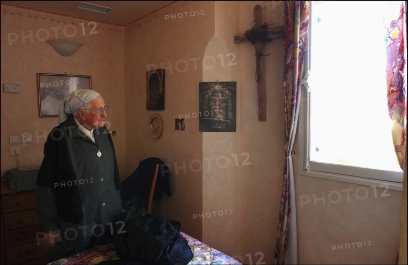11/00/2002. EXCLUSIVE: Sister Emmanuelle in her retirment home in Var.