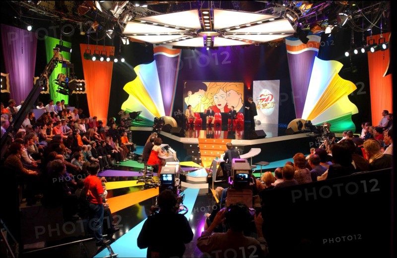 12/17/2002. "On a tout essaye meme le prime" (we've tried everything even prime time), a new TV show parodies prime time TV.