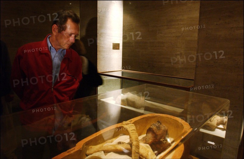 01/28/2003. On the track of Bonaparte's lost soldiers in Egypte : new insights by Dominique Beaudis.