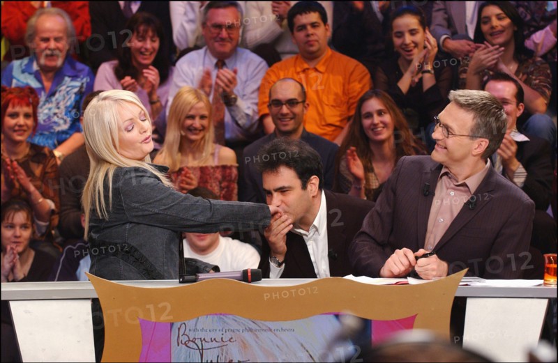 03/00/2003. - Tv show "On a tout essaye meme le prime"