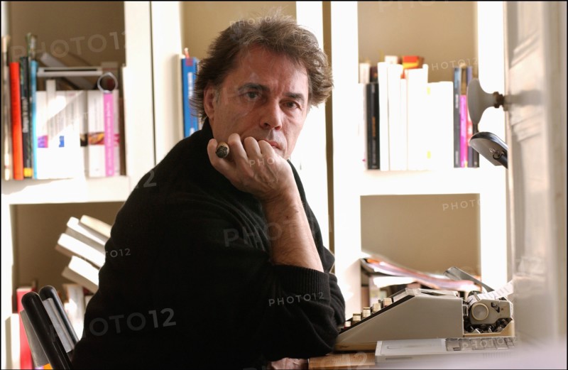 03/00/2003. Yves Simon, at home.