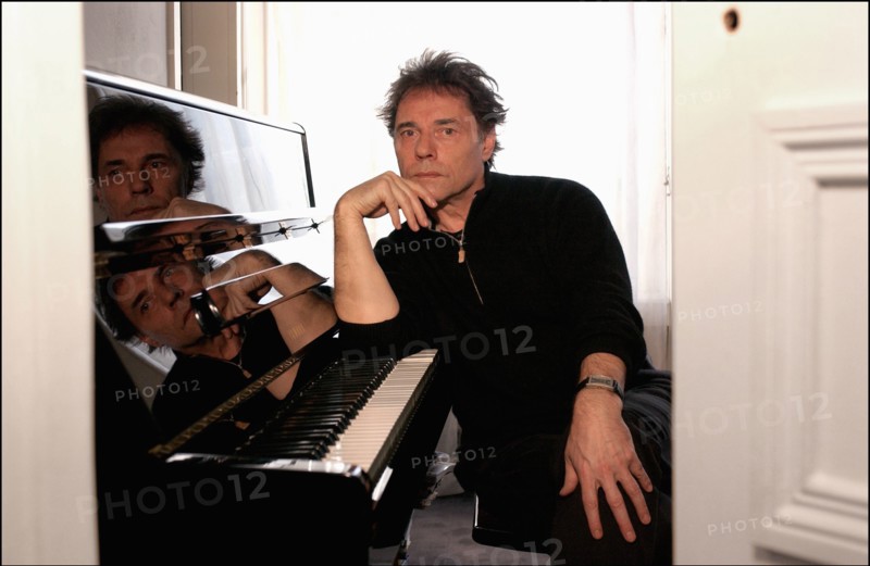 03/00/2003. Yves Simon, at home.