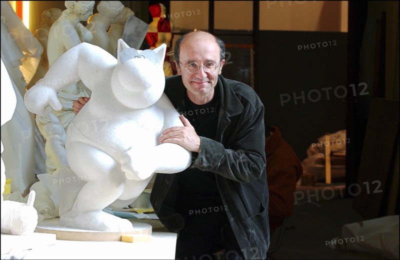 10/24/2003. Belgian cartoonist and TV host Phillipe Geluck's art exhibit at the Beaux-Arts, Paris : a first for any comic strip artist.