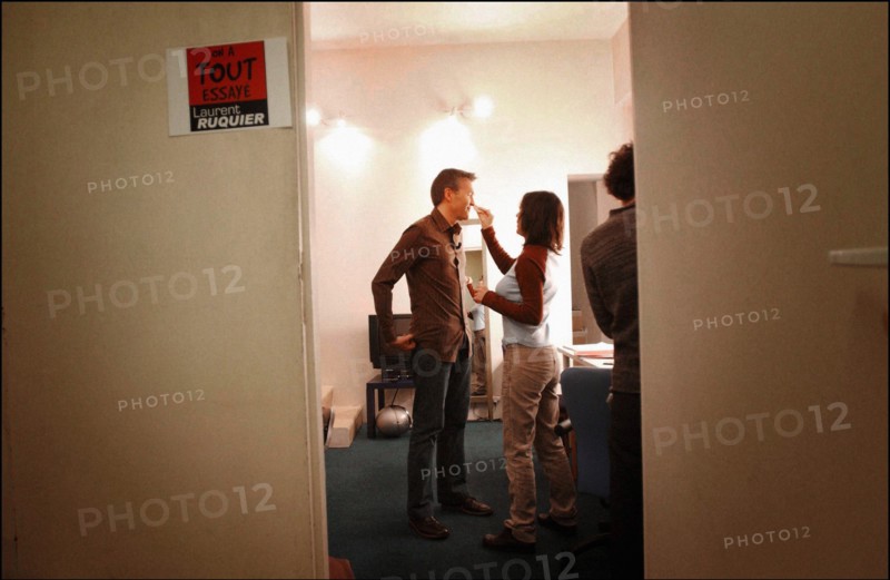 11/10/2003. Tv show "On a tout essaye" with Laurent Ruquier.
